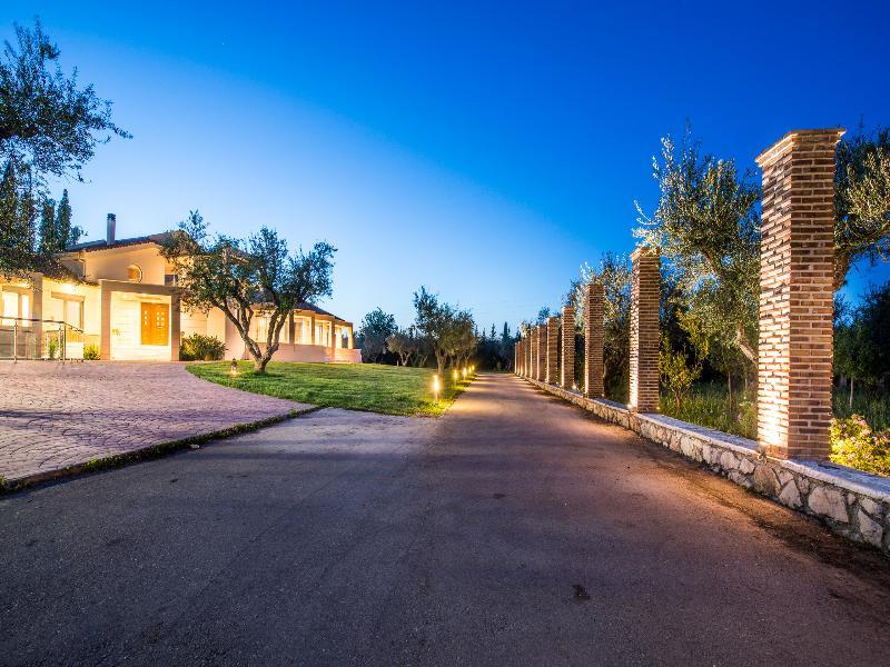 Astarte Villas - Istar Villa With Tennis Court Makhairadhon Luaran gambar